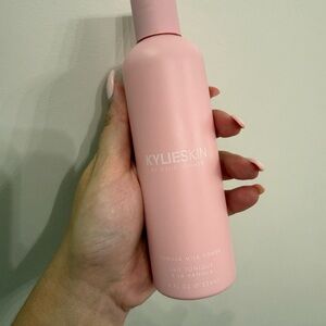 KYLIE SKIN Vanilla Milk Toner